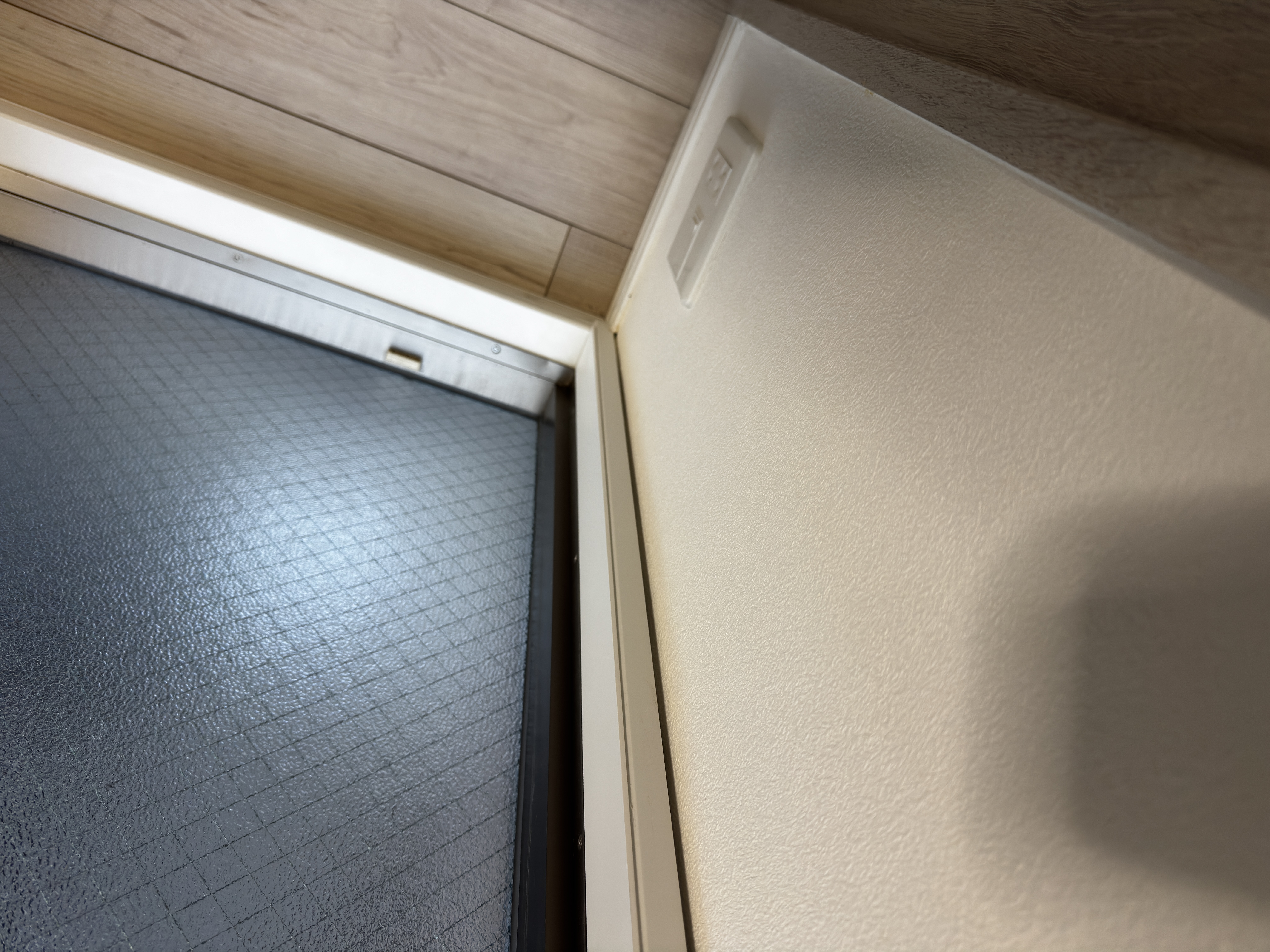 隙間のない気密施工を実現。断熱性能を100%引き出します。