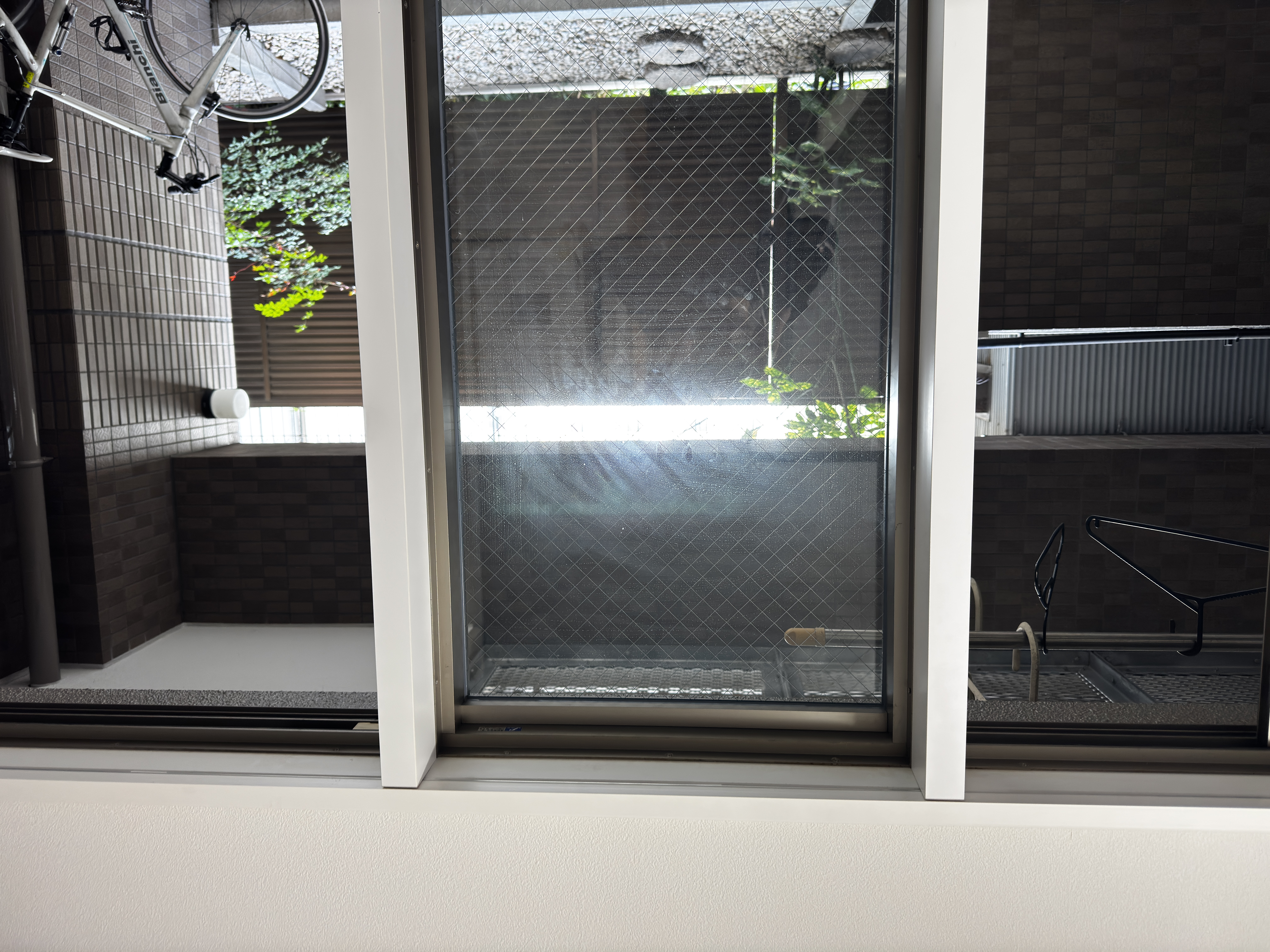 お部屋の雰囲気を損なわないスリムな仕上がりを実現します